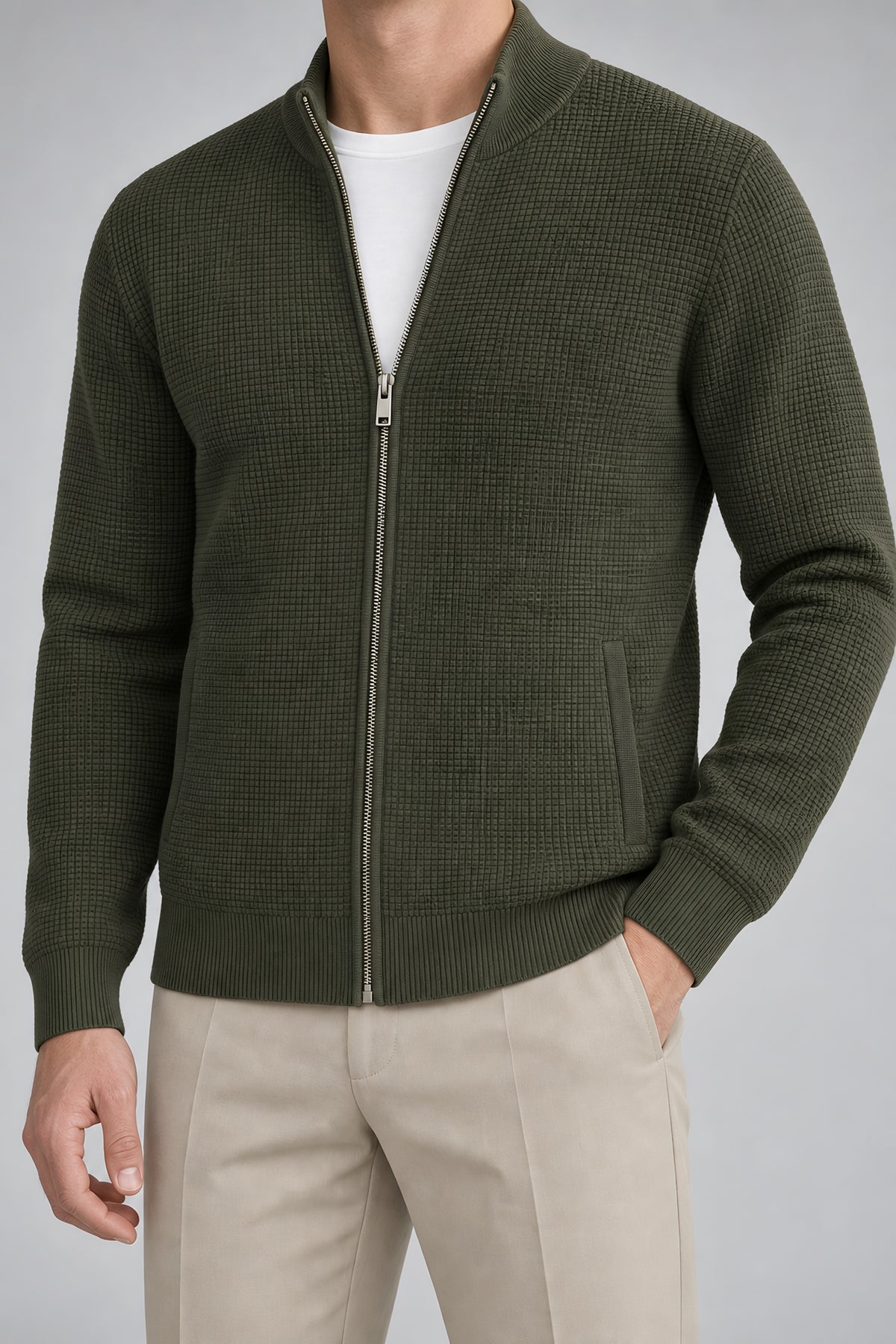 Cardigan zippé Seuil vert, détail de construction — visuel généré par IA