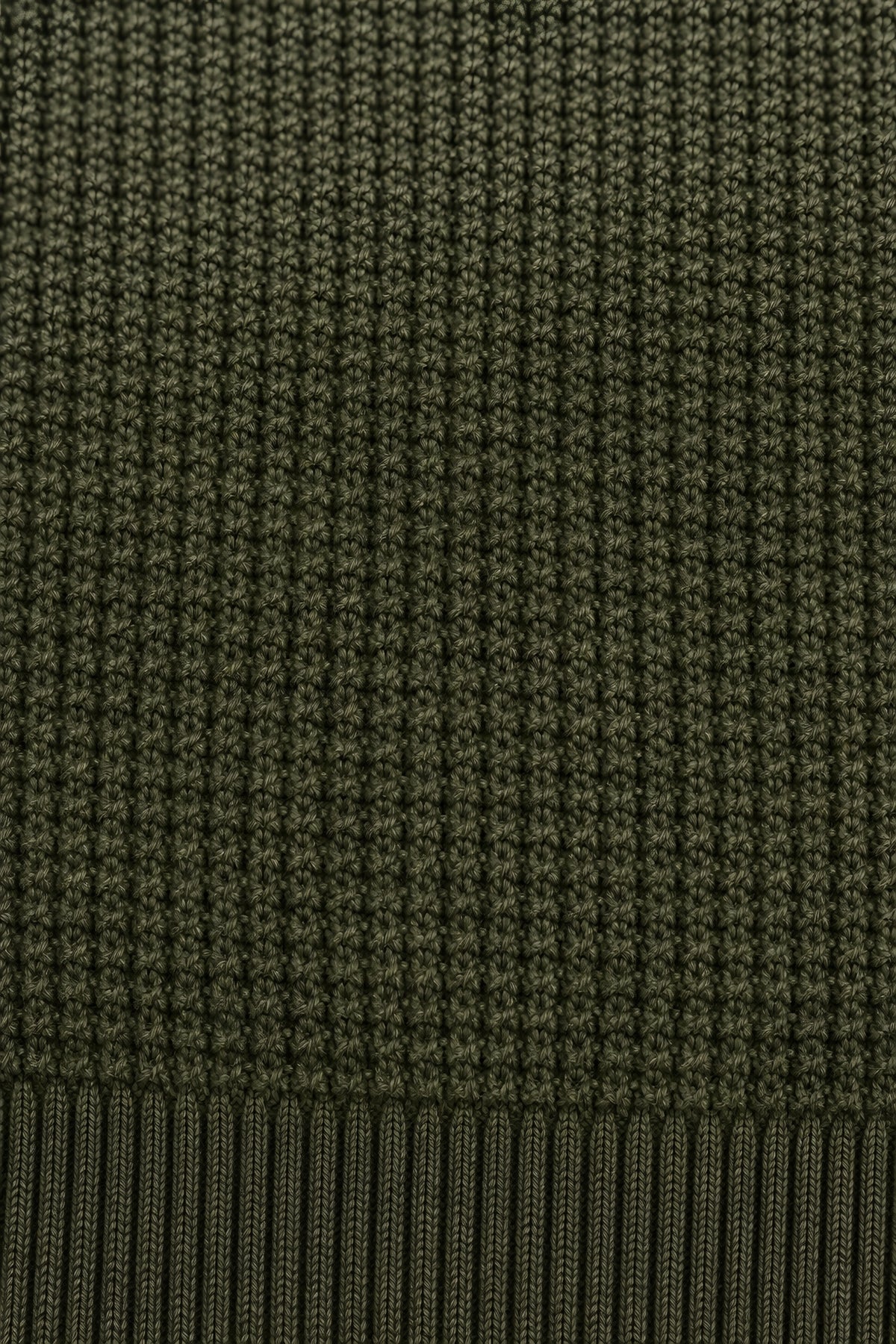 Cardigan zippé Seuil vert, macro de la matière — visuel généré par IA