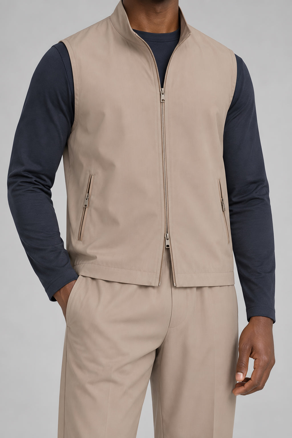 Ensemble gilet et pantalon Assise blé, détail de construction — visuel généré par IA