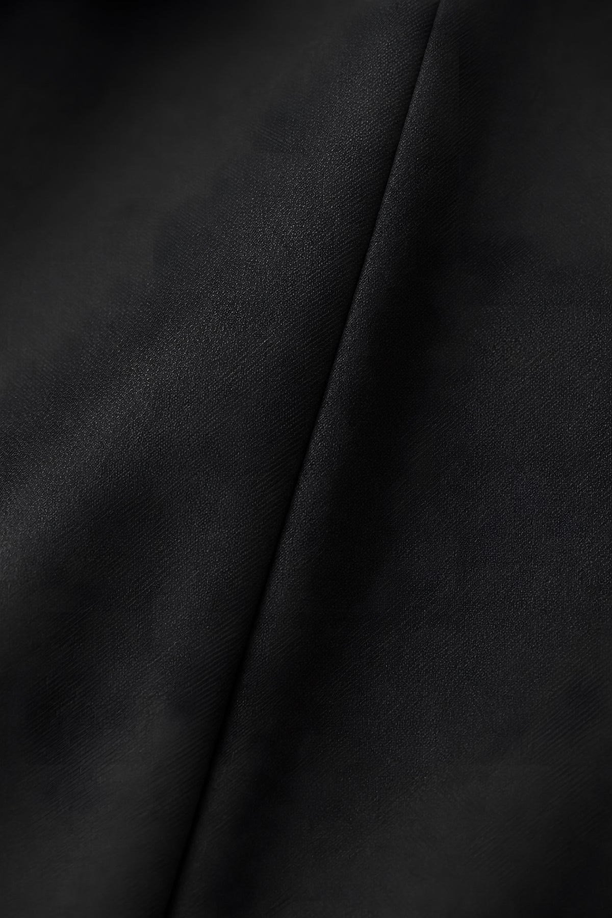 Pantalon droit Appui noir, macro de la matière — visuel généré par IA
