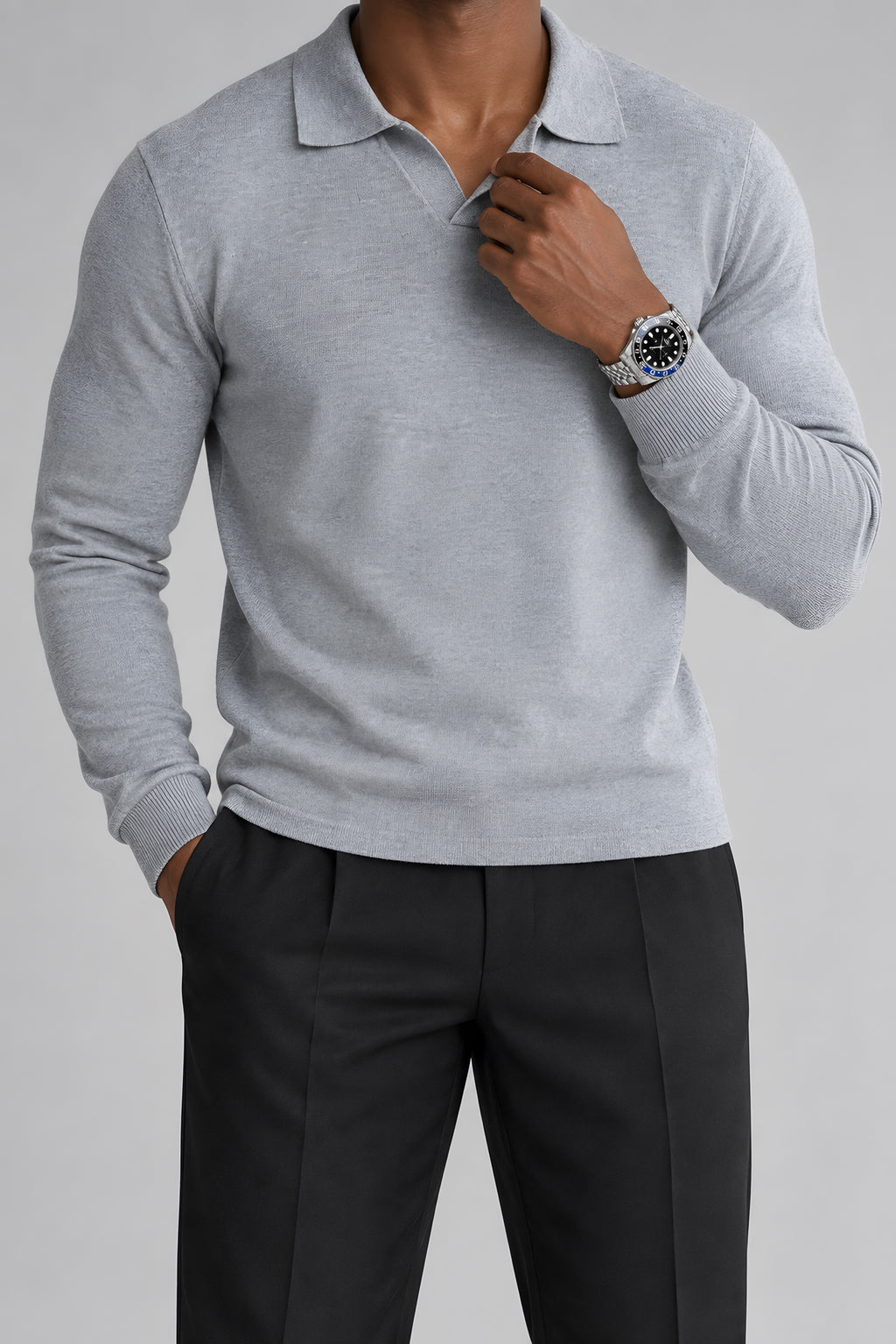 Polo maille Arête gris cendre, détail de construction — visuel généré par IA