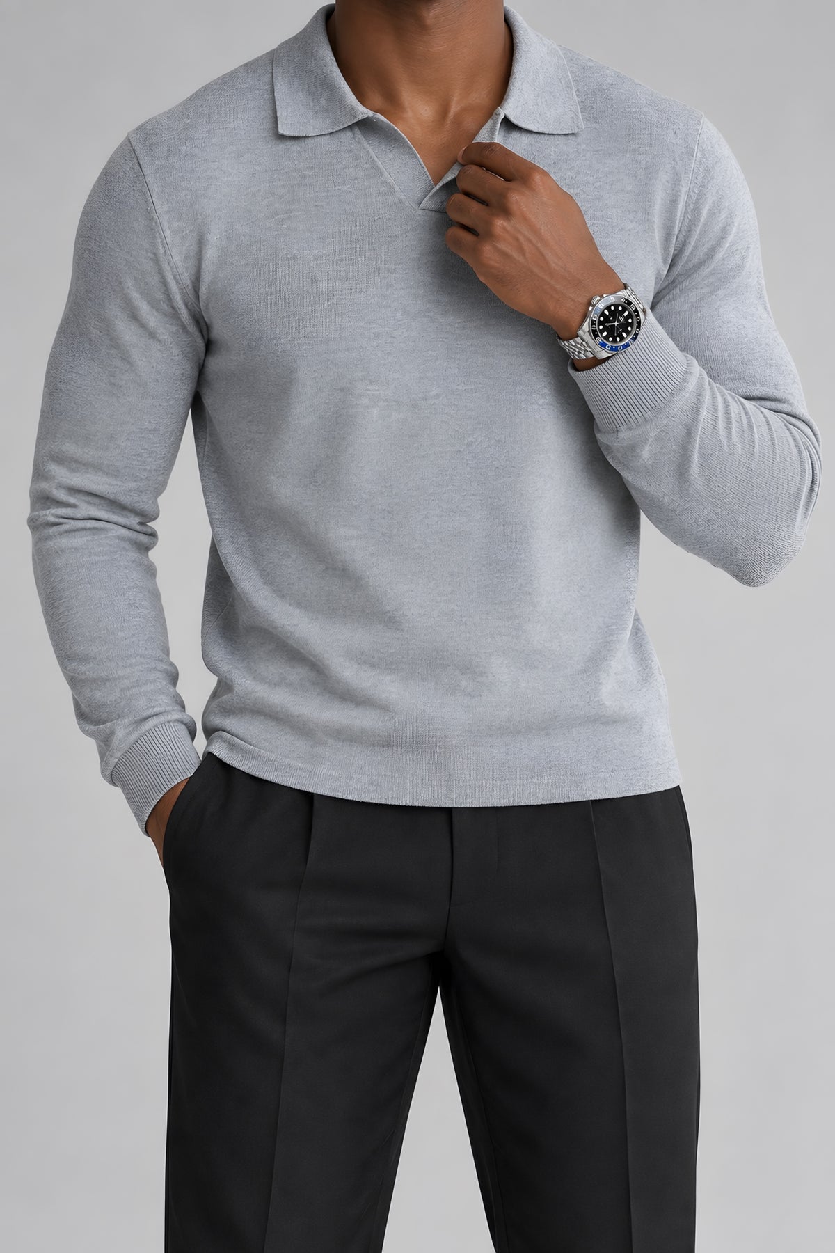 Polo maille Arête gris cendre, détail de construction — visuel généré par IA