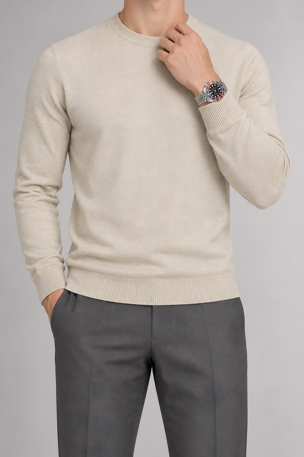 Pull col rond Socle beige, détail de construction — visuel généré par IA