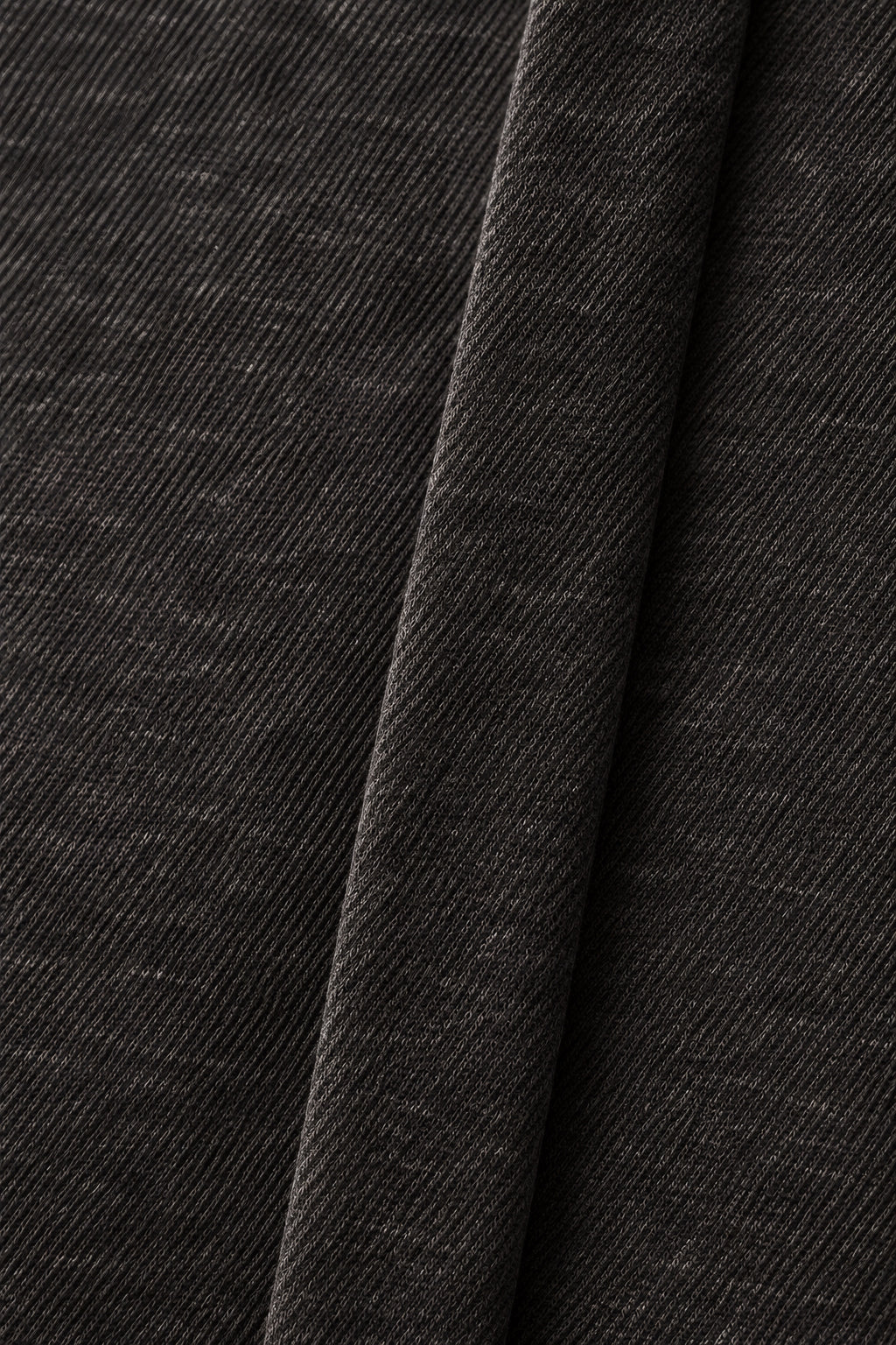 Surchemise zippée Linteau gris foncé, macro de la matière — visuel généré par IA