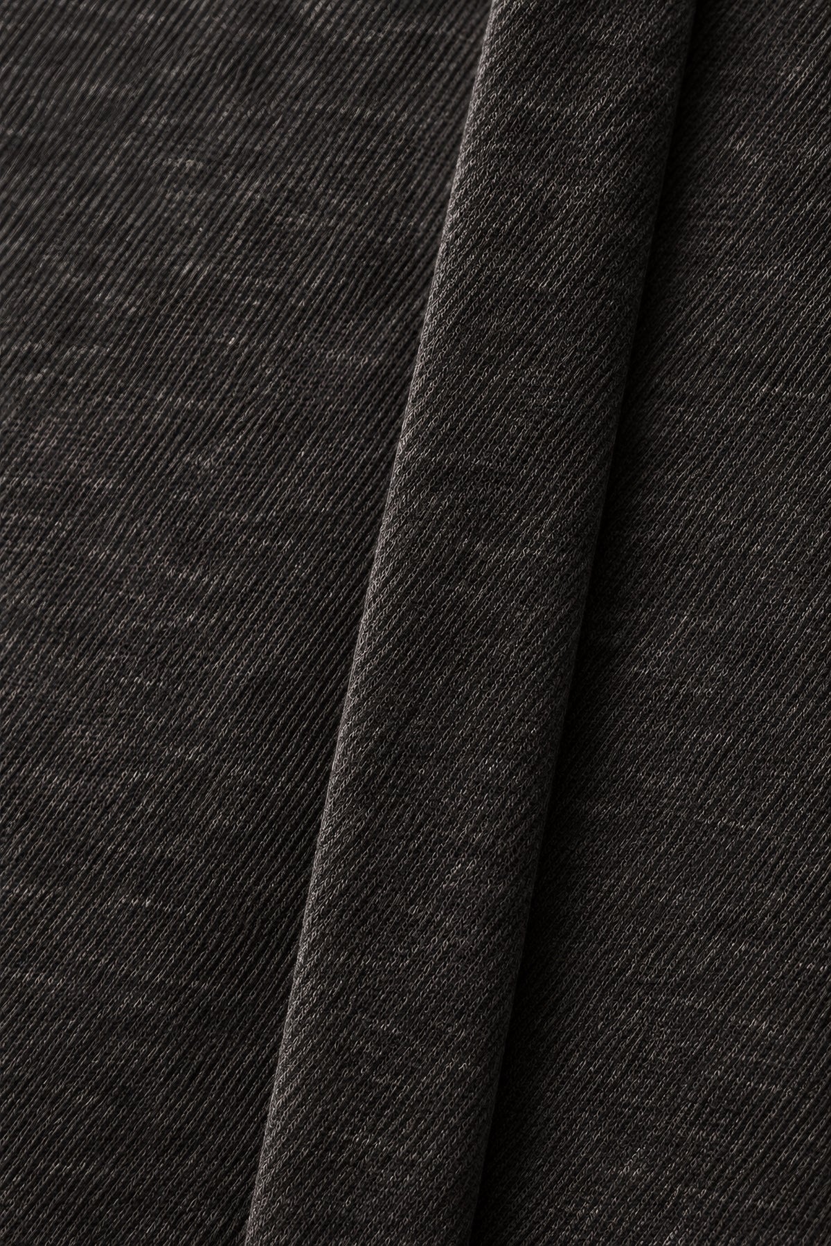 Surchemise zippée Linteau gris foncé, macro de la matière — visuel généré par IA