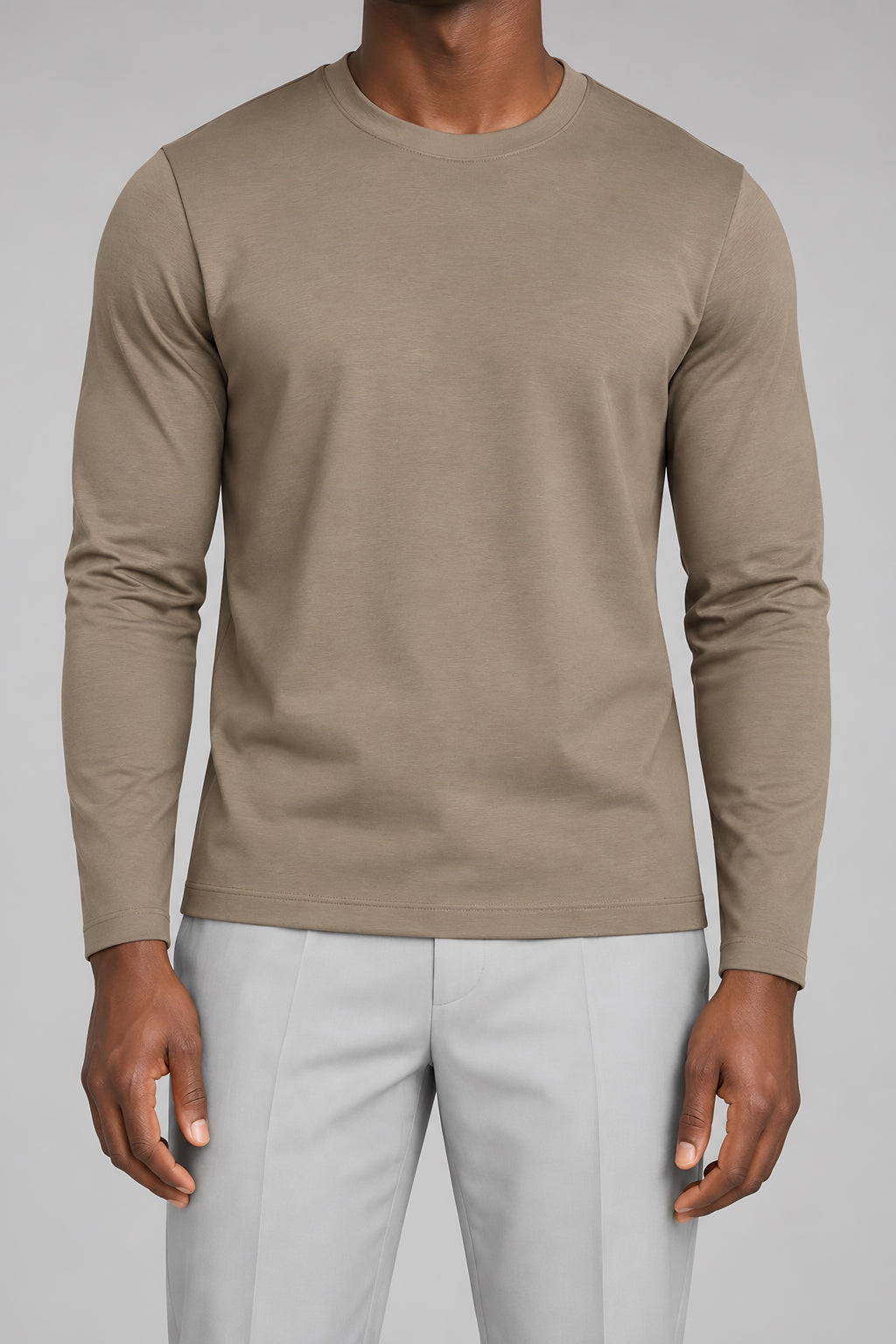 T-shirt manches longues Allège moka, détail de construction — visuel généré par IA