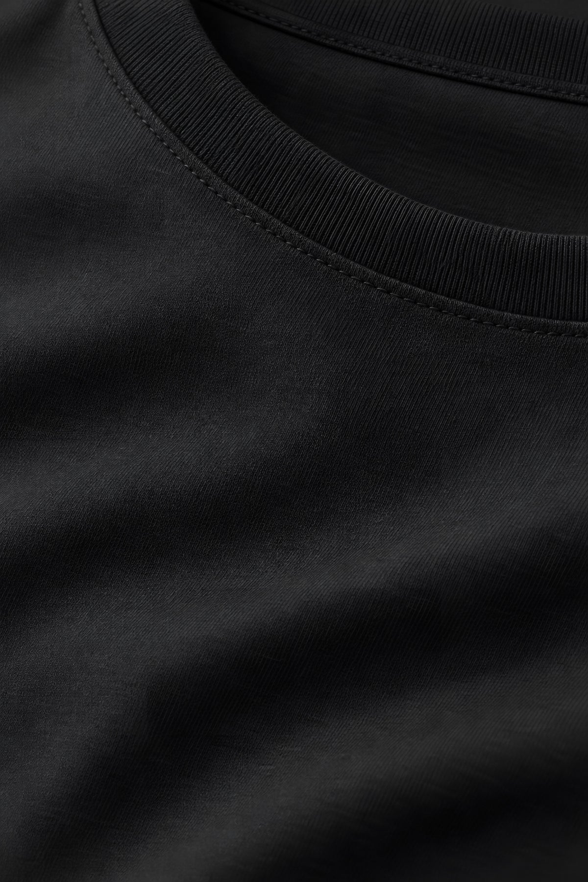 T-shirt manches longues Allège noir, macro de la matière — visuel généré par IA