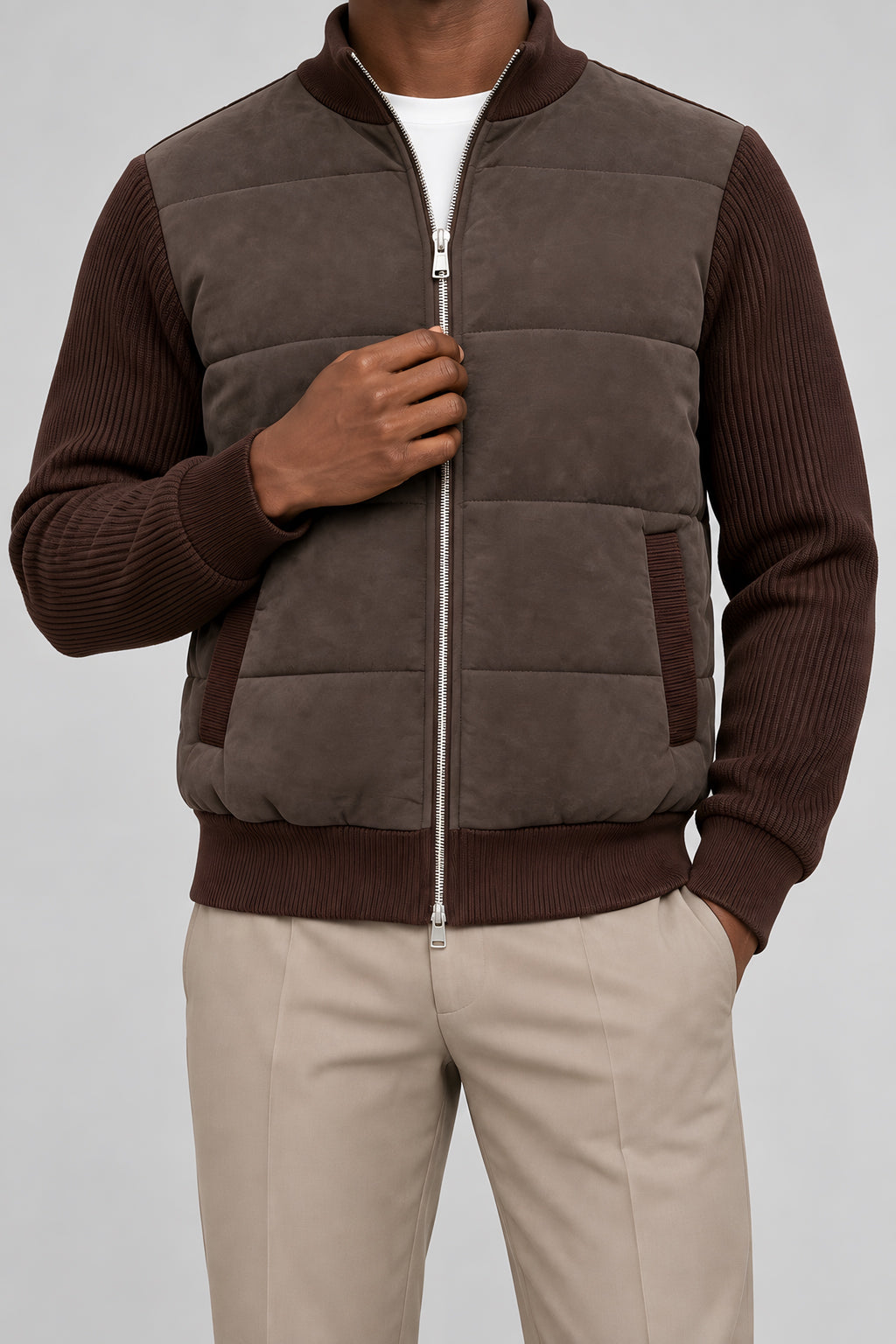Veste bi-matière Parement marron, détail de construction — visuel généré par IA
