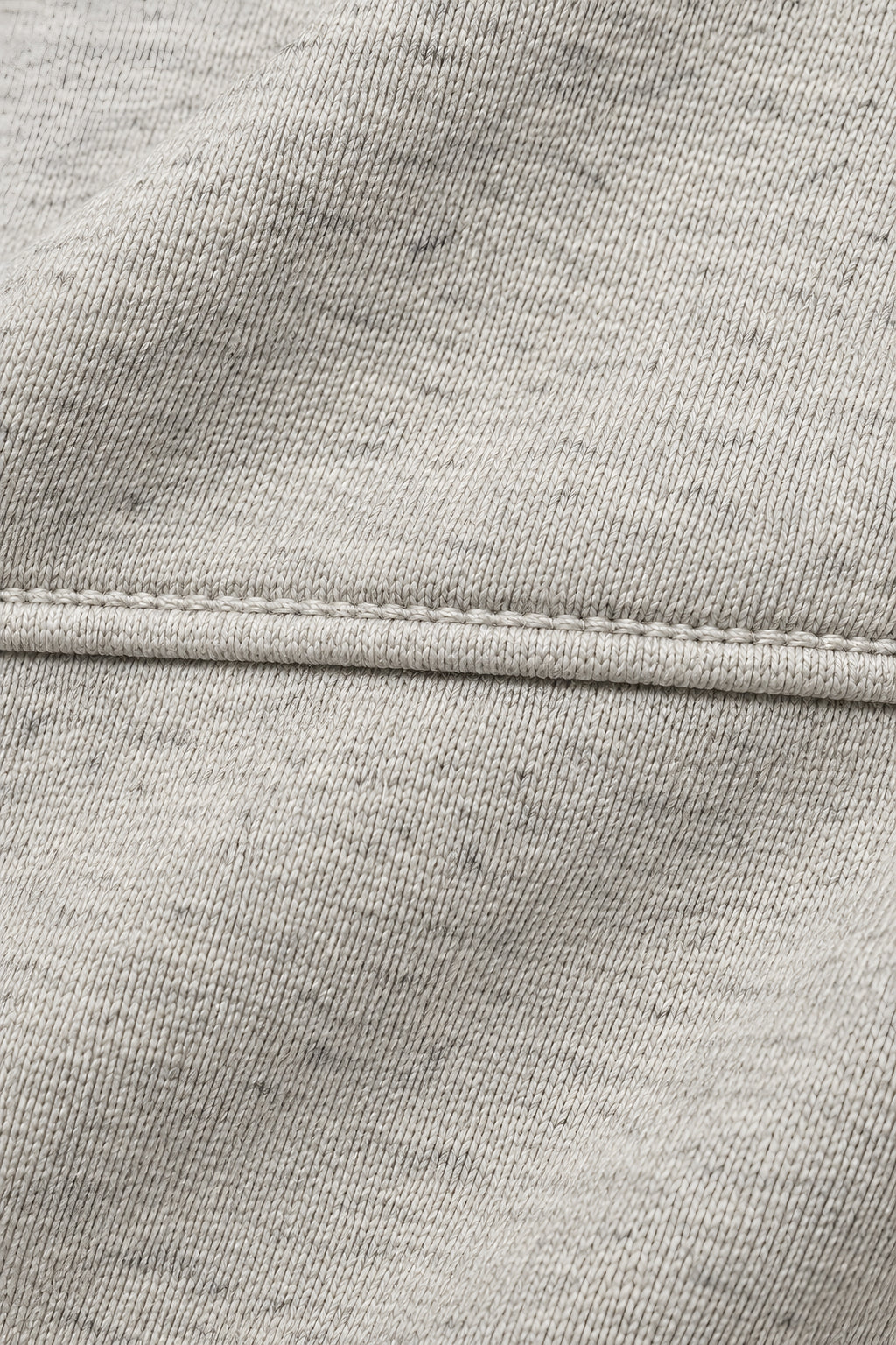 Veste zippée Palier écru, macro de la matière — visuel généré par IA