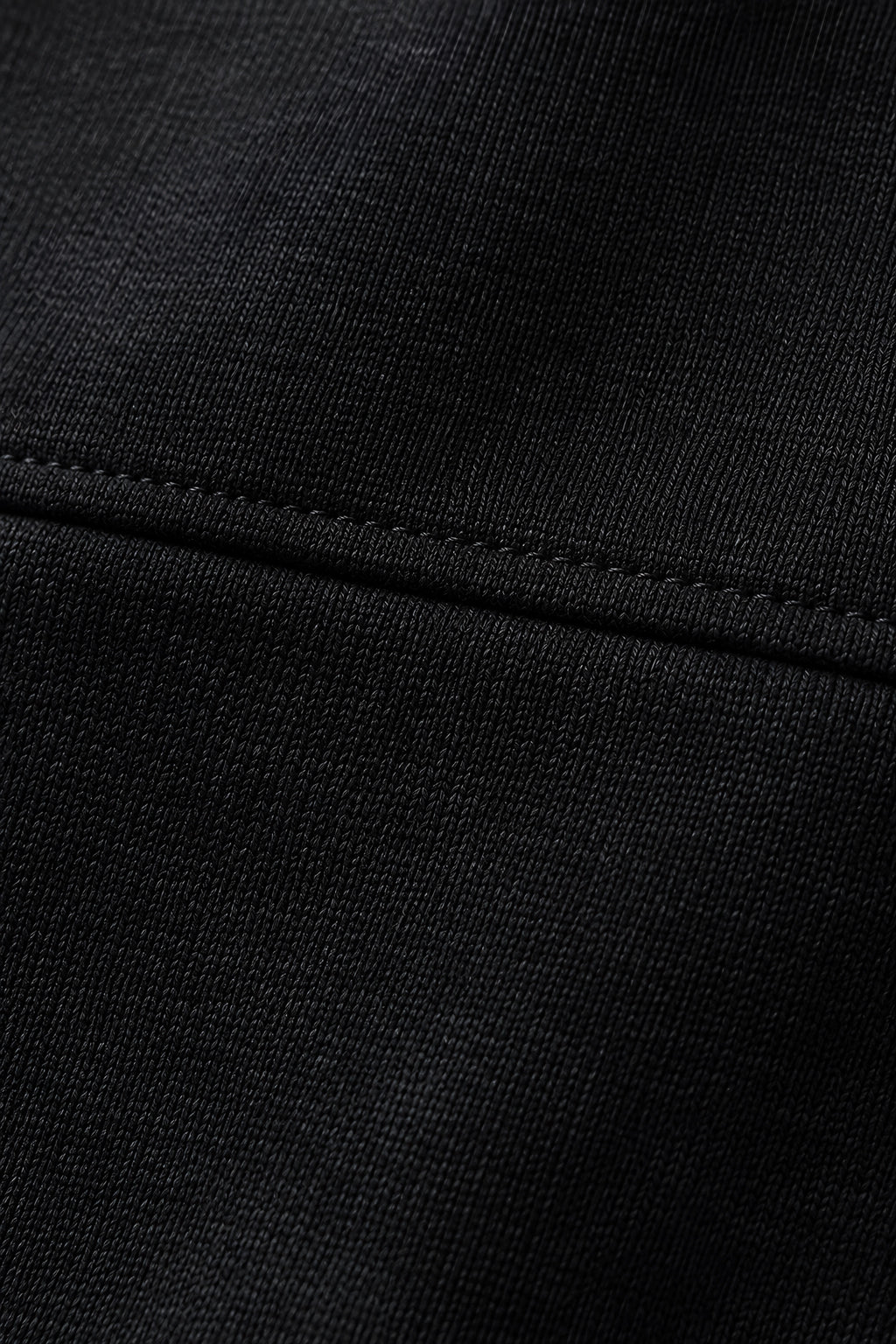 Veste zippée Palier noir, macro de la matière — visuel généré par IA